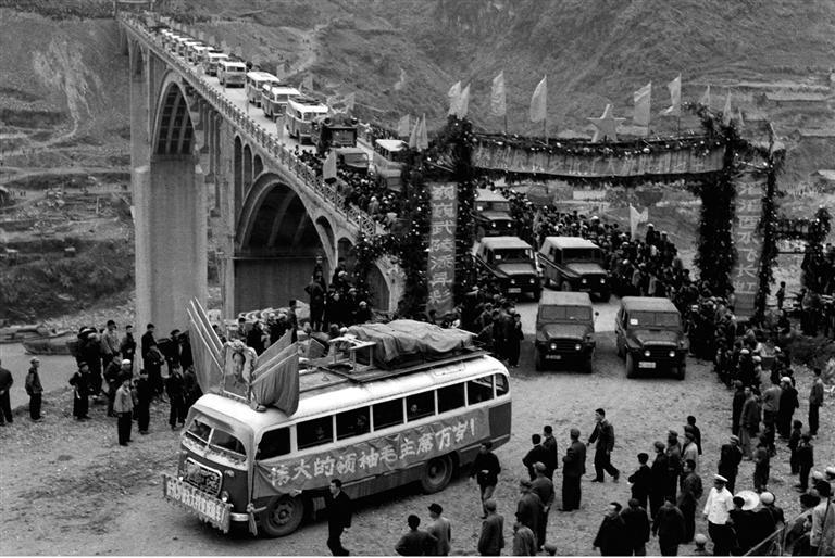 热爱系鞍马 此心犹少年——九旬摄影家唐克立的湘西行迹